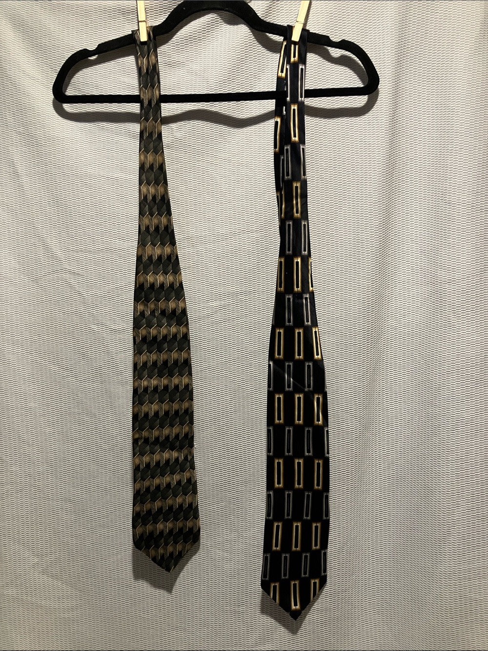 croft & barrow dk blue and Gold Geometric Silk Tie (pair)